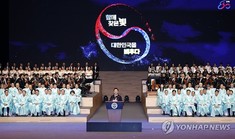 李대통령 “광복·민주혁명의 빛, 함께 지켜내야”