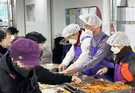 이필형 동대문구청장, 설맞이 복지관 현장 봉사 “따뜻한 명절, 한 분도 소외 없게”