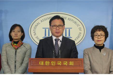 더불어민주당 박광온 국회의원이 지난 12일 국회 정론관에서 '이재용 방지법' 입법발의 기자회견을 하는 모습. (사진=박광온 국회의원실)