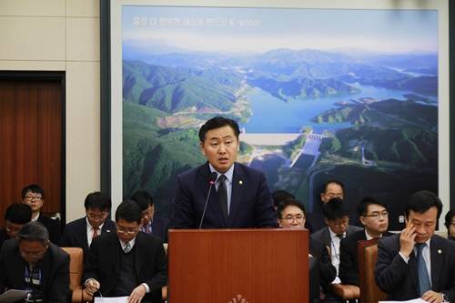 국민의당 김관영 국회의원이 새만금특별법 개정에 대해 제안 설명하는 모습. (사진=김관영 국회의원실)