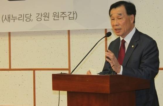 자유한국당 김기선 국회의원이 지난해 10월 의료기기육성지원법 공청회에서 인사말을 하는 모습. (사진=김기선 국회의원 블러그)