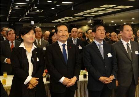 무소속 서영교 국회의원(사진 맨 왼쪽)이 2017년 서울시 상공회의소 신년인사회에 참석한 모습. (사진=서영교 국회의원 블러그)