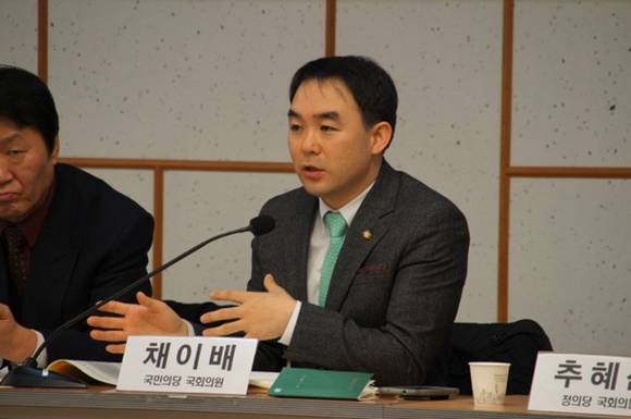 국민의당 채이배 국회의원이 지난 1월 경제민주주의와 재벌개혁 관련 토론회에서 발언하는 모습. (사진=채이배 국회의원 블러그)