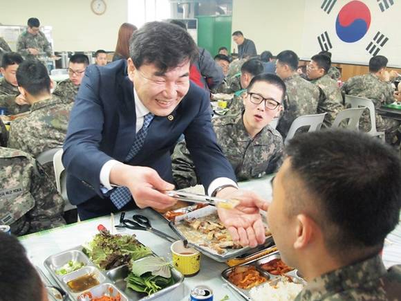 한돈자조금은 오는 1일부터 이달 말까지 축산농가를 돕기 위해 삼겹살데이(3월 3일) 기념 대한민국 응원 캠페인을 전국적으로 펼친다. (사진=한돈자조금관리위원회)
