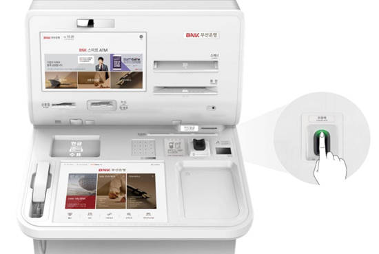 LG CNS가 부산은행에 납품한 스마트ATM. 사진 = LG CNS