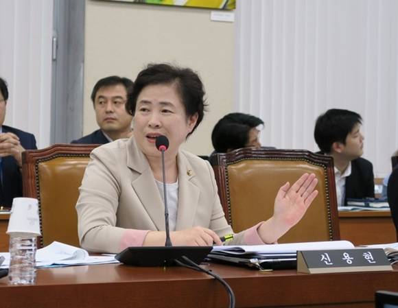 국민의당 신용현 국회의원이 미래창조과학방송통신위원회에서 발언하는 모습. (사진=신용현 국회의원 블러그)