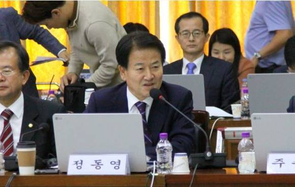 국민의당 정동영 국회의원이 지난해 국정감사에서 질의하는 모습. (사진=정동영 국회의원 블러그)
