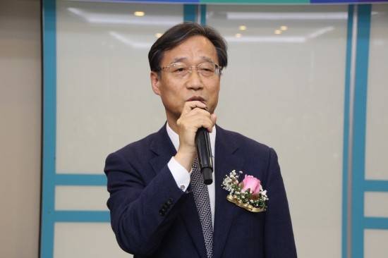 더불어민주당 유동수 국회의원이 인천시당 실버위원회 출범식에서 축사하는 모습. (사진=유동수 국회의원 블러그)