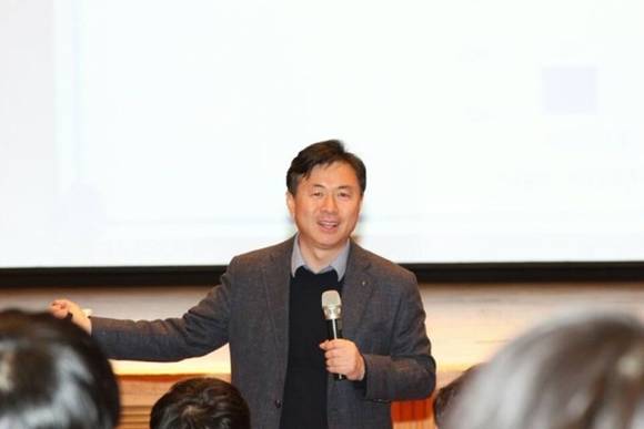 더불어민주당 김영춘 국회의원이 지난해 연말 부산대학교에서 청년을 위한 나라를 주제로 특강하는 모습. (사진=김영춘 국회의원 블러그)
