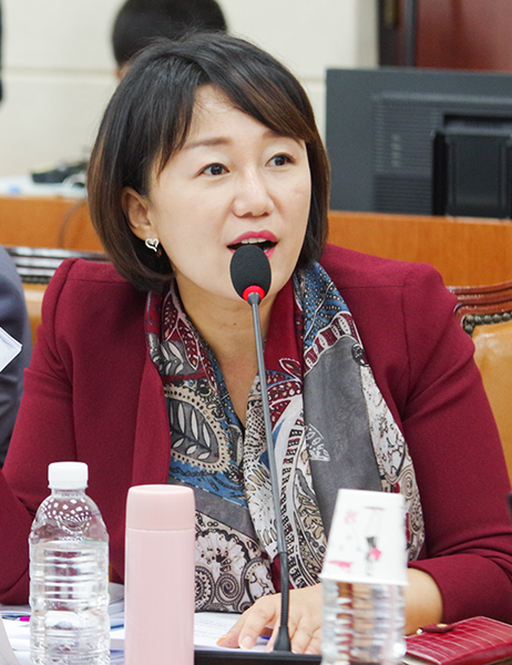 더불어민주당 이재정 국회의원이 국회 안전행정위원회에서 현안에 대해 질의하는 모습. (사진=이재정 국회의원 블러그)