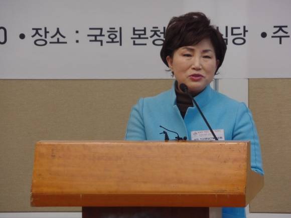 더불어민주당 전혜숙 국회의원이 지난 2월 국회지구촌보건복지 전문가 조찬공연에서 축사하는 모습. (사진=전혜숙 국회의원 블러그)