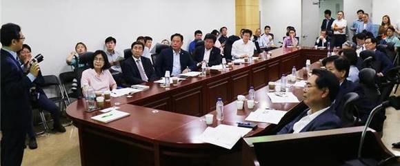 20일 오전 국회 제7간담회실에서 열린 '예산구조의 이해와 국회의 역할-예산심의역량강화를 위한 의원세미나' 장면. (사진=유승희 국회의원실)