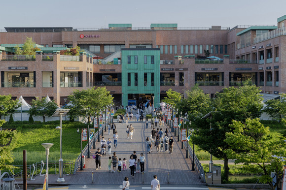 [추(秋)향저격②] 백화점·아울렛서 동시에 즐기는 쇼핑·가을 나들이