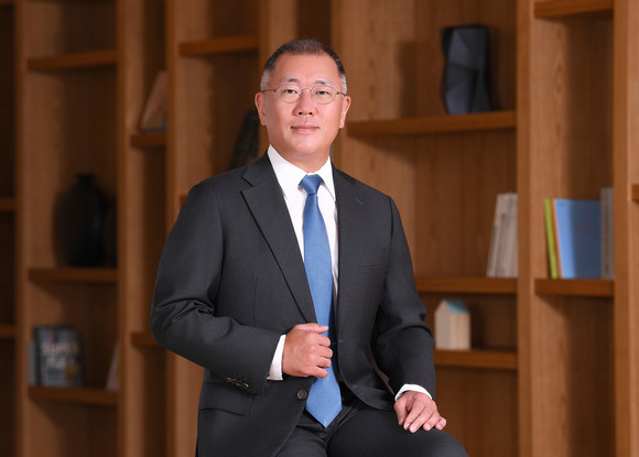 [리더&CEO] ‘취임 5주년’ 맞은 정의선 현대차그룹 회장, ‘위기 속 혁신’으로 ‘글로벌 톱3’ 이끌다