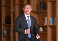 [리더&CEO] ‘취임 5주년’ 맞은 정의선 현대차그룹 회장, ‘위기 속 혁신’으로 ‘글로벌 톱3’ 이끌다