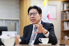[신년 인터뷰] 박형준 부산시장 “지금이 부산 도약 골든타임…계엄 사과는 보수 재건 최소 조건”