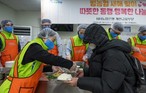 NH농협은행, 서울역 인근 무료급식소서 배식봉사…우리쌀 600kg 후원