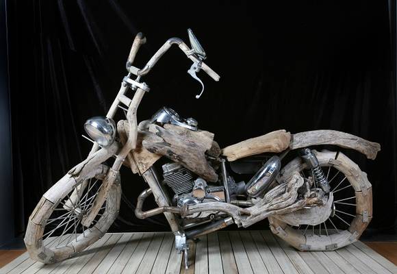 김광우, ‘도망자’. 나무, 오브제, 137 x 217 x 70cm. 2005.