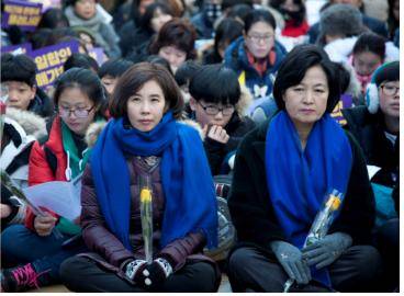 더불어민주당 박경미 국회의원(사진 좌)과 추미애 대표가 집회에 참석중인 모습. (사진=박경미 국회의원실)
