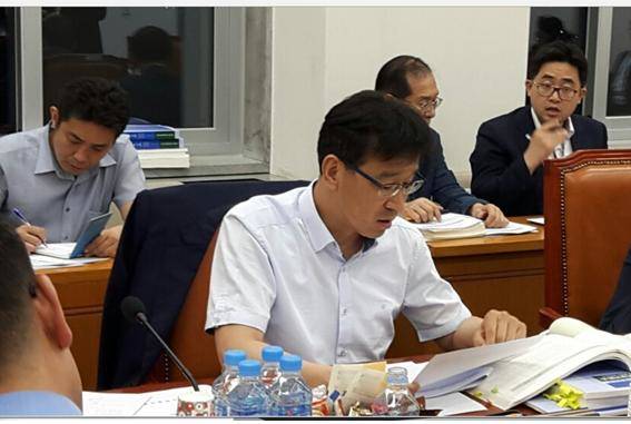 더불어민주당 위성곤 국회의원이 2016년도 국정감사에서 질의하는 모습. (사진=위성곤 국회의원 블러그)