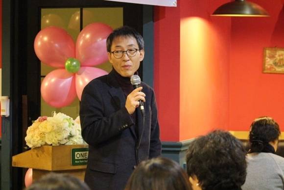 더불어민주당 이훈 국회의원이 금천구 민간어린이집 연합회 송년회에서 인사말을 하는 모습. (사진=이훈 국회의원 블러그)
