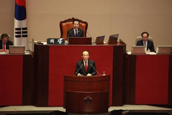 자유한국당 추경호 국회의원이 국회 본회의장에서 대정부질문을 하는 모습. (사진=추경호 국회의원 블러그)