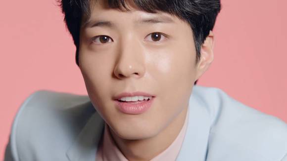 비프루브의 화장품 광고는 여자 모델 대신 대세 꽃미남 박보검을 메인 모델로 썼다. (사진 = 비프루브 광고화면 캡처)