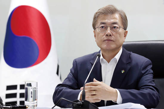 문재인 대통령은 후보시절 집단소송제 도입을 공약했다. 사진은 문 대통령이 8일 청와대 위기관리센터에서 국가안전보장회의(NSC) 전체회의를 주재하고 있다. 사진 = 연합뉴스