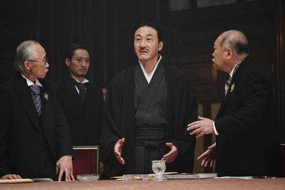 일본 내각은 관동 대지진에 이어질 민중의 폭동을 우려해 조선인에 관한 괴소문을 퍼뜨려 대학살 사태를 일으켰다. (사진 = '박열' 보도용 스틸)