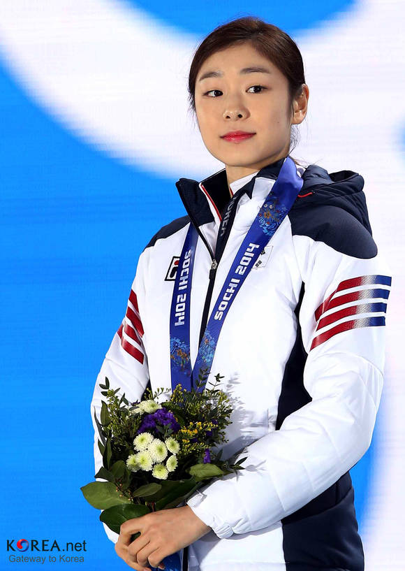 2014년 소치 동계올림픽 피겨스케이팅 여자 싱글에서 은메달을 받은 김연아. 사진 = 코리아넷 / 해외문화홍보원 (전한)