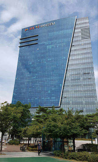 한샘은 최근 상암동 팬택 사옥을 매입해 한샘 통합사옥으로 리모델링 했다. 사진 = 도기천 기자