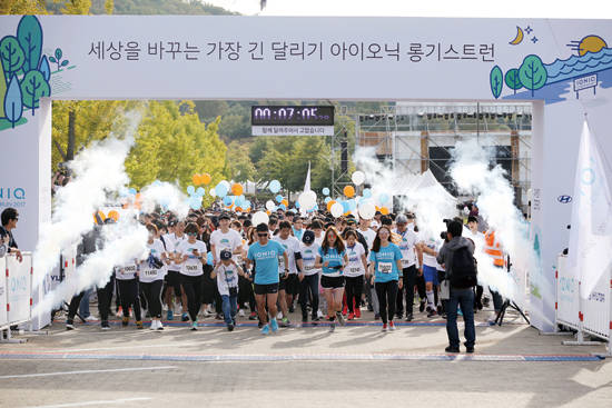 현대자동차가 8월 15일부터 60일 동안 진행한 ‘아이오닉 롱기스트 런’에 참가 한 ‘러너’들이 힘찬 발걸음을 내딛고 있다. 사진 = 현대차