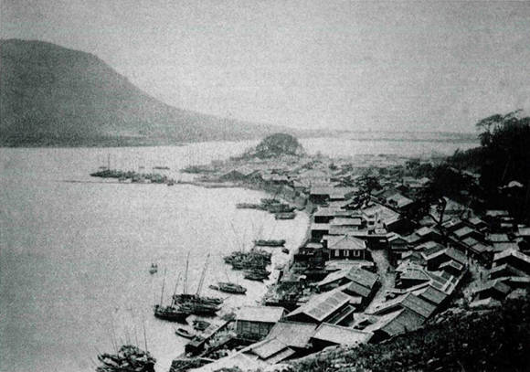1900년대 초의 부산항 모습. 일제강점기 만주국 건국 이후 일본이 대규모 투자를 하기 전의 모습이다.(사진=위키피디아)