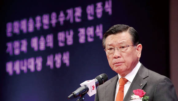 박삼구 금호아시아나그룹 회장(한국메세나협회장)이 작년 11월 ‘2017 한국메세나대회’에서 인사말을 하고 있다. 사진 = 연합뉴스