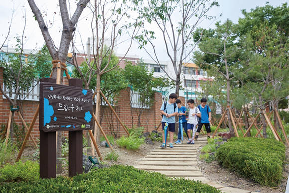 삼성화재는 ‘학교숲 조성’을 통해 학생들의 정서적 안정을 돕고 있다. 사진 = 삼성화재